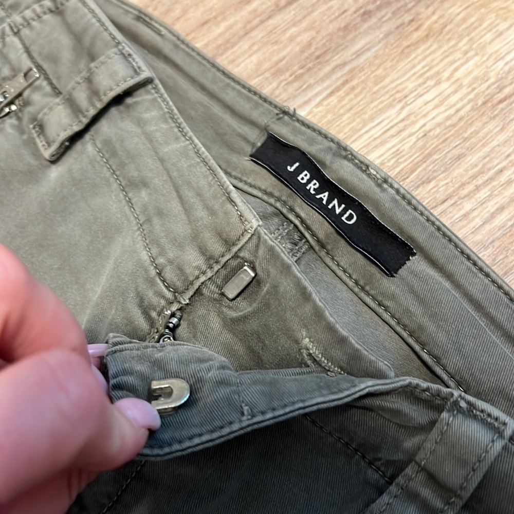 J Brand Maverick Low Rise Cargo Skinny Jeans in Vintage Armadillo Olive - Picture 11 of 16
